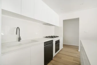 minimalist white kitchen cabinets design